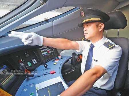 石家莊東華鐵路學(xué)?；疖囁緳C專業(yè)