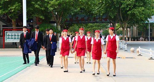 不滿15周歲能報(bào)名石家莊東華鐵路學(xué)校嗎？