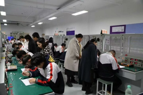 石家莊東華鐵路學(xué)校機電專業(yè)實訓(xùn)學(xué)出真技術(shù)嗎？